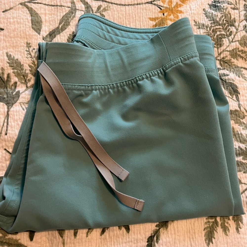 Figs Livingston scrub pant sea glass medium